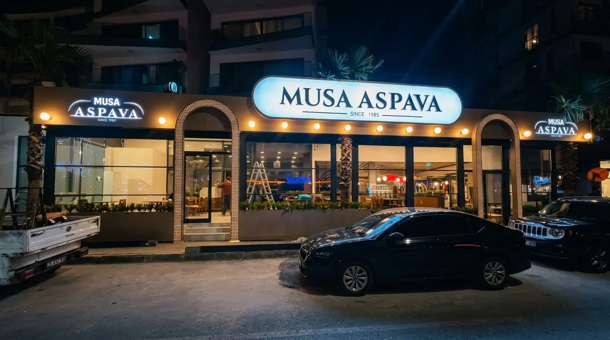 Musa Aspava · Restoran Musa Aspava gece cam cephe